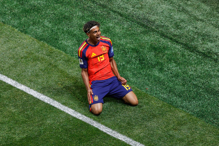 Lamine Yamal scores 10 minutes into his first World Cup start and gives Spain liftoff