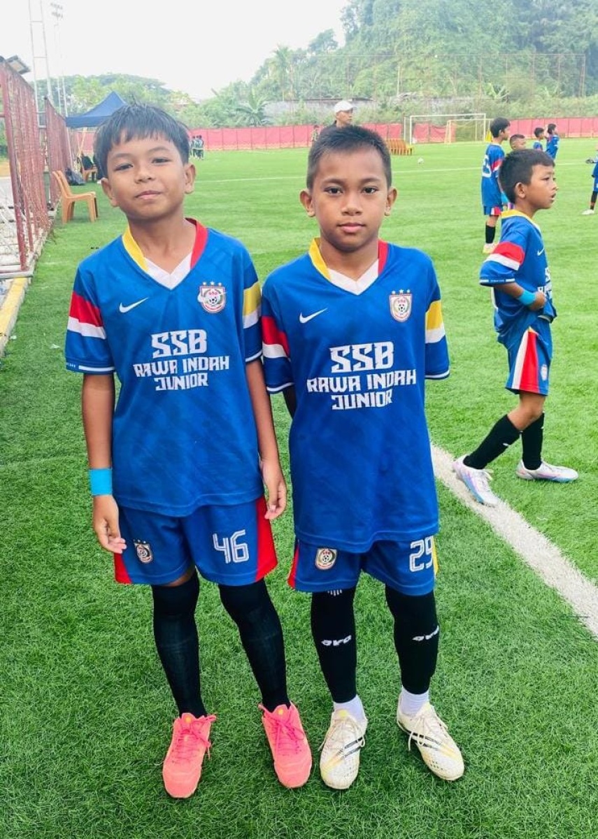 Membanggakan! Dua Siswa SDN 006 Bontang Selatan Antar SSB Rawa Indah Junior Raih Runner-up Piala Presiden Regional Kaltim