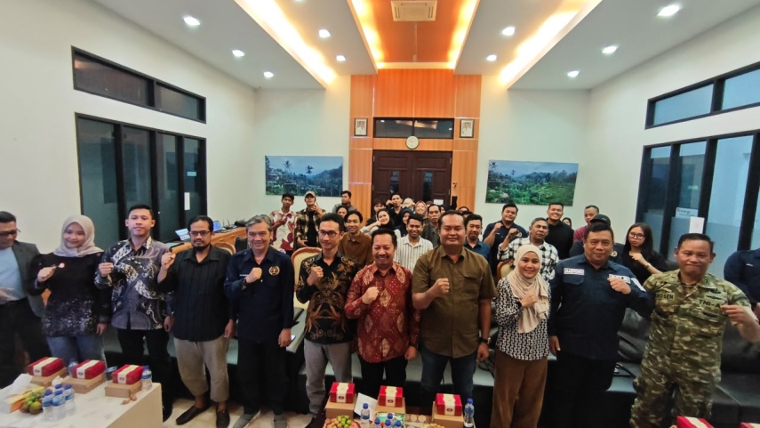 Pembekalan KEJ dan Public Speaking, PWI Kukar Dorong Peningkatan Profesional Wartawan 