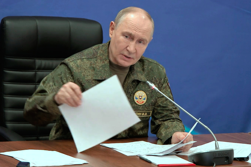1 killed in attack on Crimea as Putin and Zelenskyy hold separate Trump calls