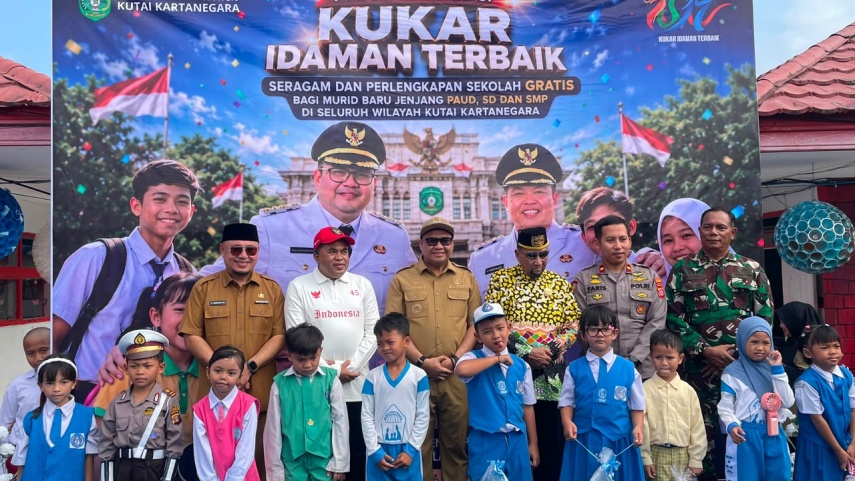Ringankan Beban Orang Tua, Pemkab Kukar Bagikan Perlengkapan Sekolah Gratis