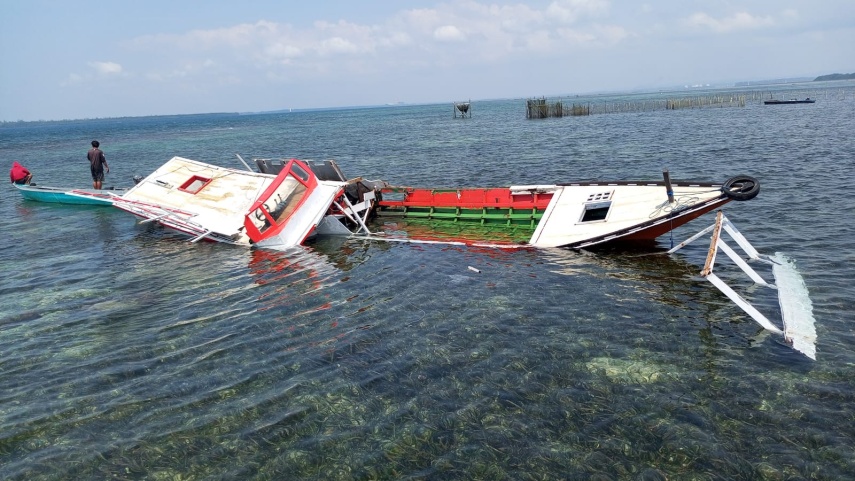 Kapal Wisata Kandas di Perairan Kedindingan, 25 Wisatawan Samarinda Dievakuasi