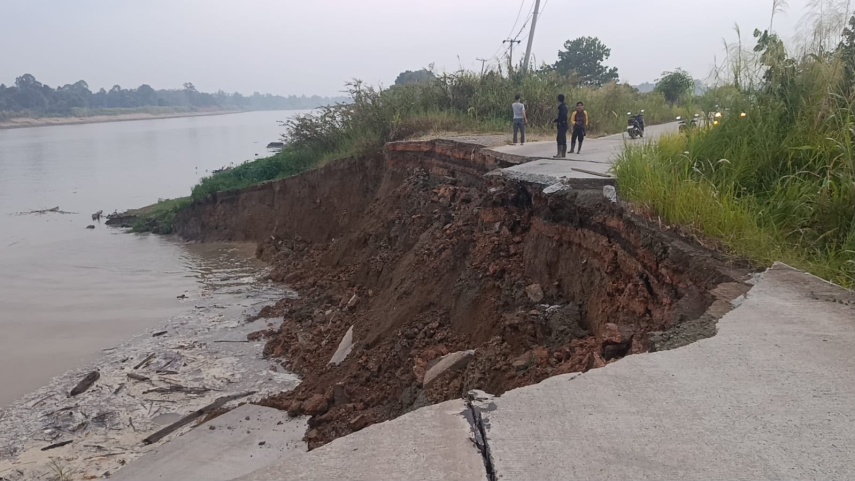 Jalan Longsor di Muara Muntai Kukar, Akses Menuju Muara Wis Terputus