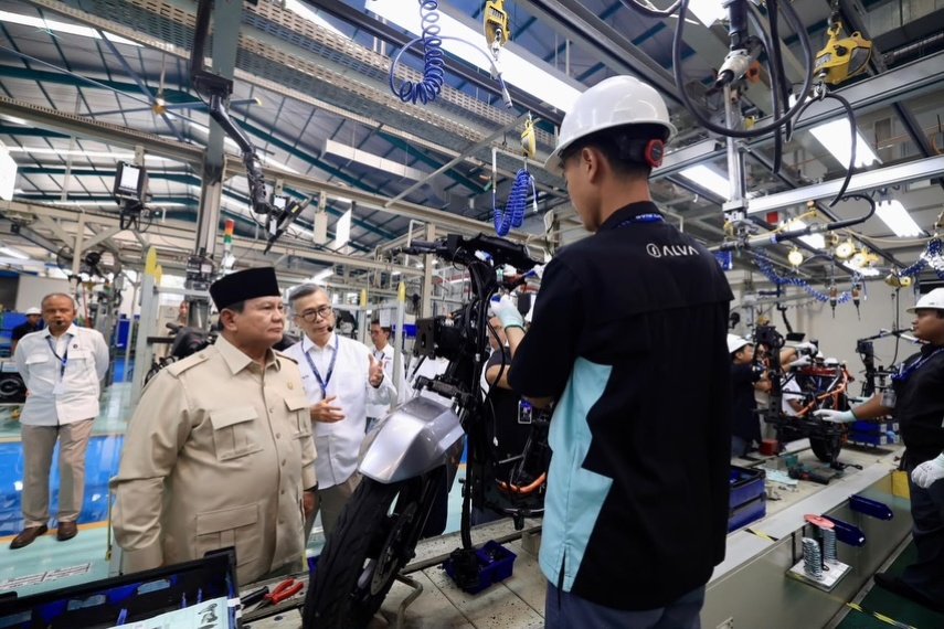 Prabowo Tegaskan Subsidi BBM Bakal Dipangkas, Dialihkan ke Insentif Motor Listrik