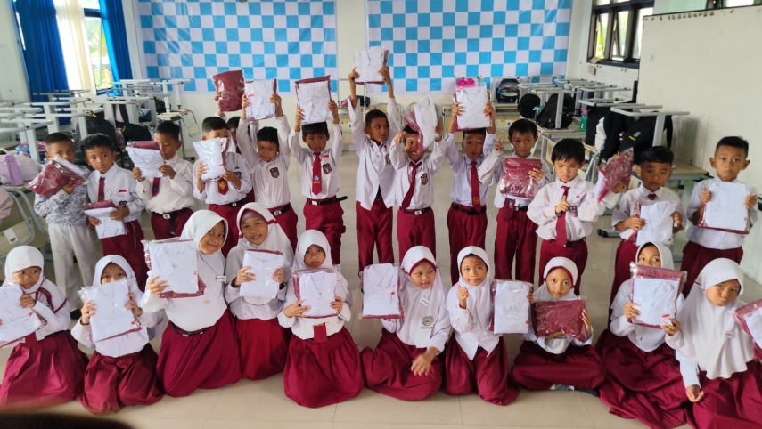 Distribusi Seragam Gratis di Bontang Dipercepat, 20 Sekolah Sudah Terima 100 Persen