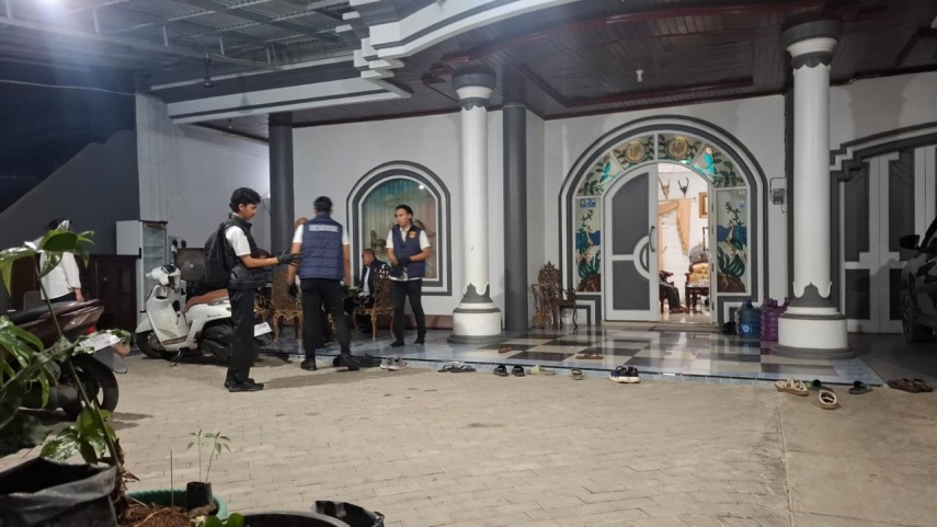 Usut Kasus Honor Non-ASN Disdikbud, Penyidik Polres Kukar Geledah Rumah di Tenggarong