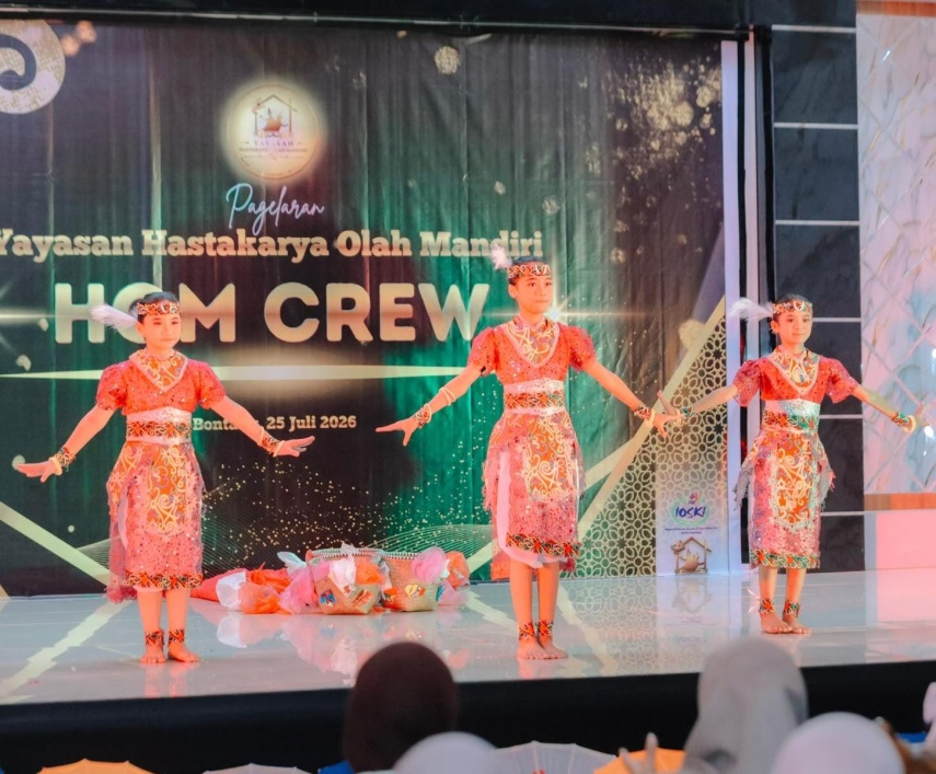 Tiga Siswa SDN 006 Bontang Selatan Tampilkan Tari Tradisional di Pagelaran YHOM