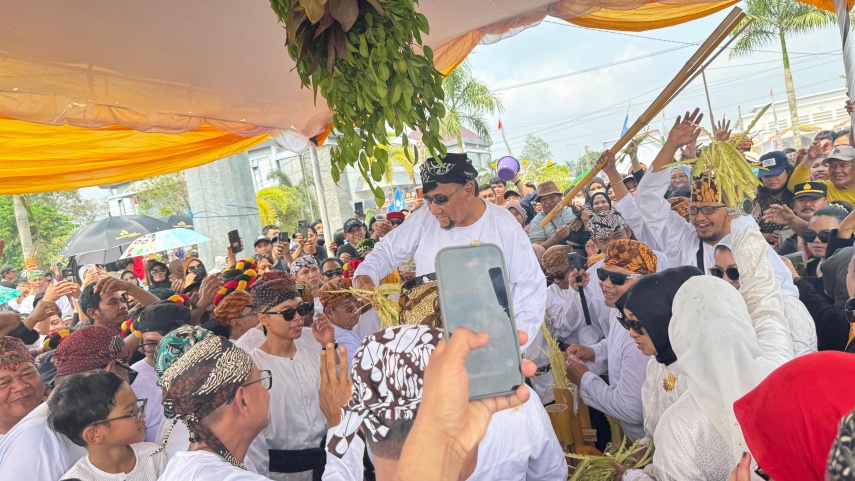 Mengulur Naga dan Belimbur Jadi Puncak Erau Adat Kutai 2026 di Tenggarong
