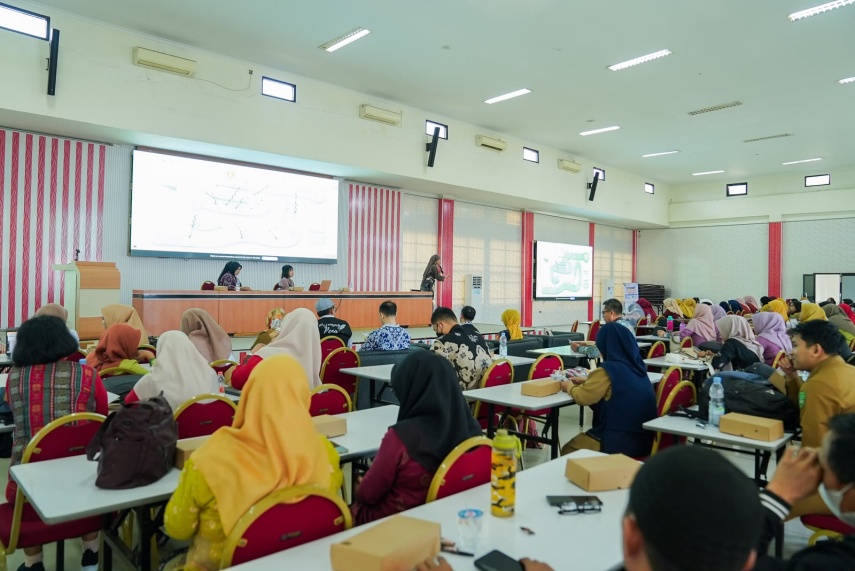 970 Papan Digital Sudah Tersalurkan di Kukar, Guru Didorong Tak Sekadar Pakai untuk Presentasi