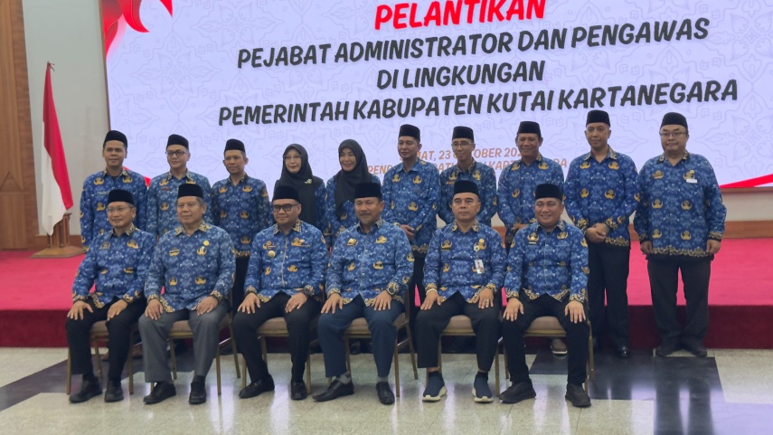 Bupati Kukar Lantik 11 Pejabat, Ingatkan Capaian Program Idaman Terbaik 2025–2030