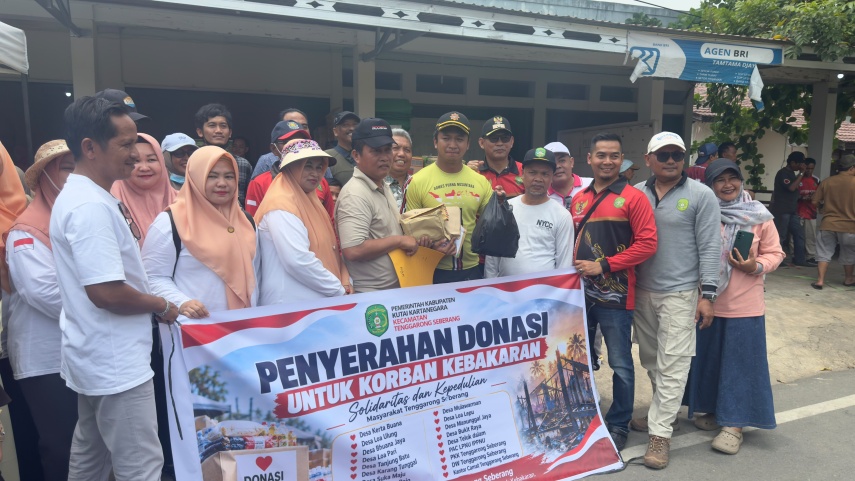 Tenggarong Seberang Salurkan Bantuan Ratusan Juta dan Kebutuhan Sehari-hari untuk Korban Kebakaran di Kelurahan Melayu