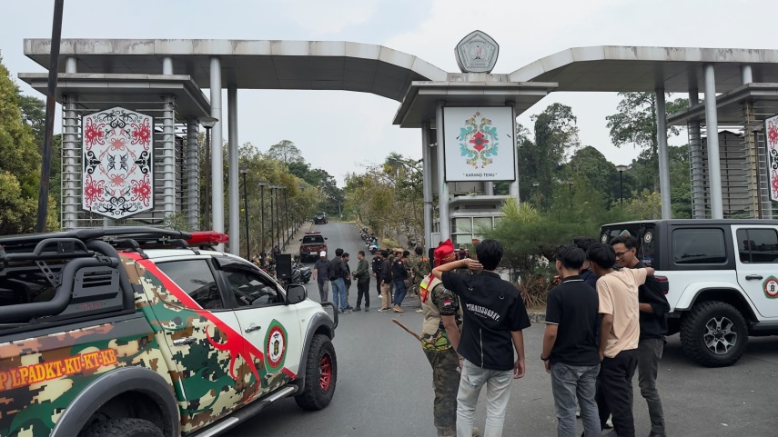 Protes Pilrek Berujung Penutupan Gerbang, Akses Mahasiswa Unmul Terganggu